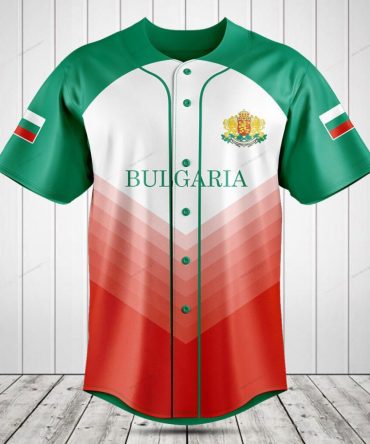 Celebrate Bulgaria: Stylish Green & Red Baseball Jersey - Perfect Gift Idea!